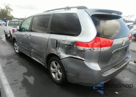 2011 Toyota Sienna Le V6 из США, поврежденный, VIN 5TDKK3DC0BS018622